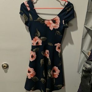 Cute flower print dress!
